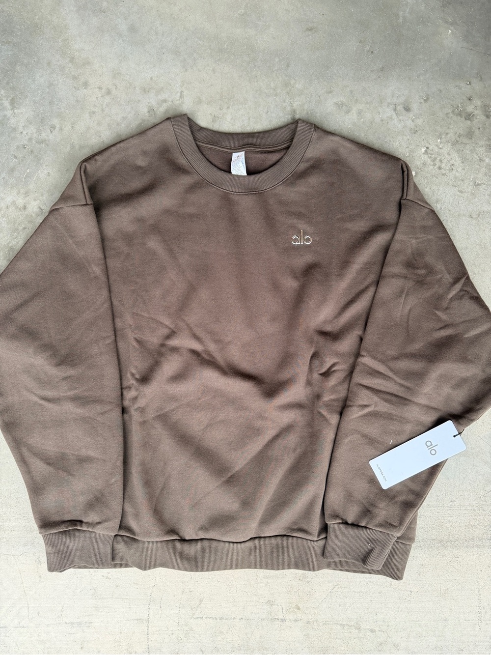 ALO Yoga Men’s Crewneck Sweatshirt in Chocolate Brown
